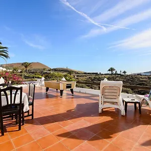 https://villa-clara-3.in-canary-islands.com